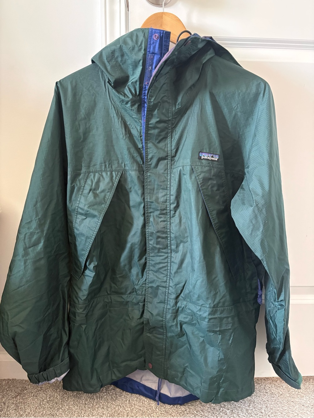 Patagonia Vintage 1990’s Green Hooded Rainshell Coat with Blue Y2K RARE Small